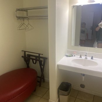 Elk Inn - Weird ottoman in an odd wasted space area - Hotels Near Me - Elkin, North Carolina
