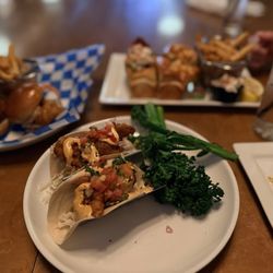 Tom's Oyster Bar - Lobster taco
