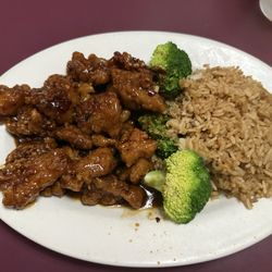 Plum Tree Chinese Restaurant - General Tso's chicken