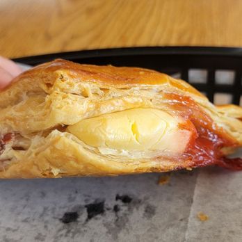 Pastelmania Bakery - Guava and Cheese Pastry (Pastelito de Guayaba y Queso) - Latin American Near Me - Miami, Florida