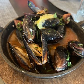 Mankas Grill - Mussel app - American Near Me - Fairfield, California