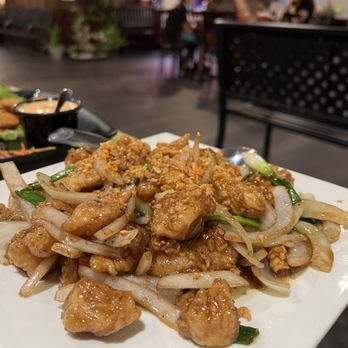 Pad Thai Restaurant - Garlic Fish Fillets - Thai Near Me - Clovis, California