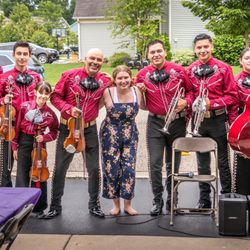 Mariachi Internacional De Oró - Fantastic group who take their craft seriously.