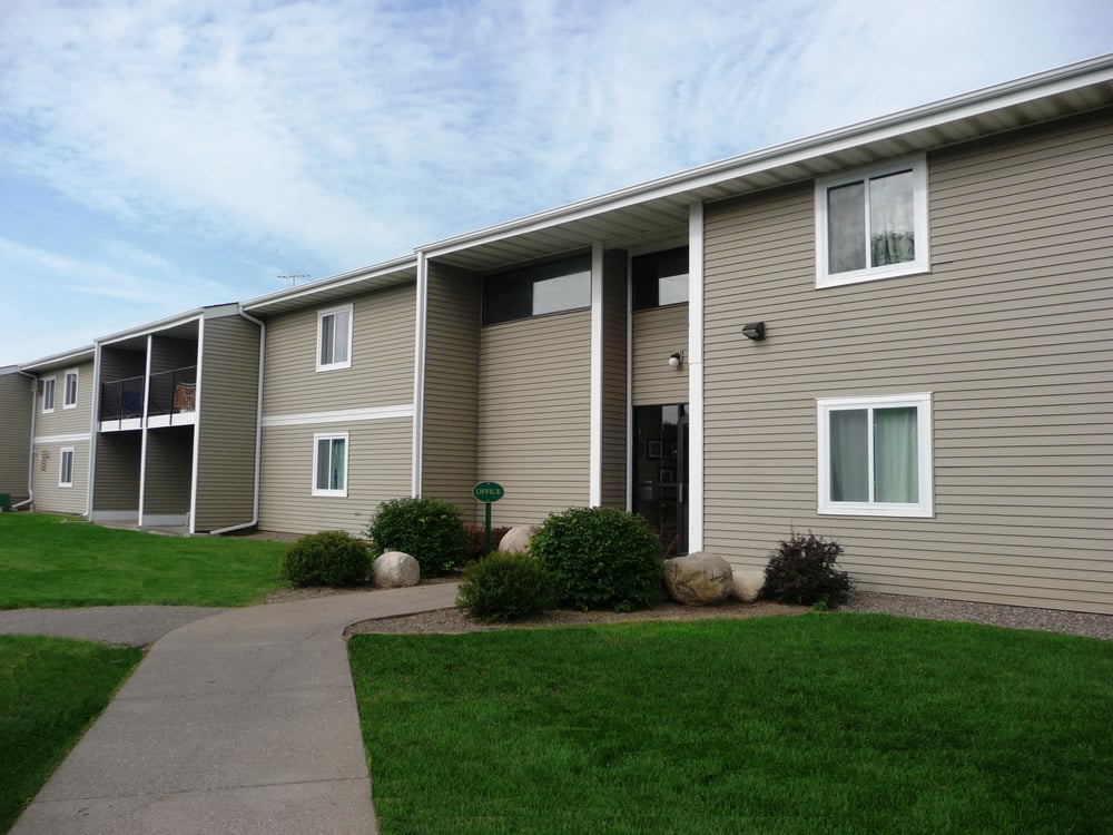 SUNNY ACRES ESTATES Updated August 2024 2701 11th Ave, Anoka