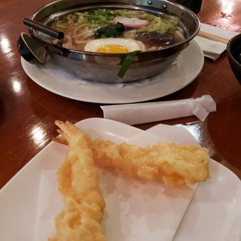 Kamehachi - Nabeyaki Udon with tempura shrimps on the side - Sushi Bars Near Me - Northbrook, Illinois