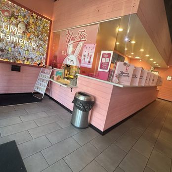 UME Tea - Sacramento - Front/pick up area - Coffee & Tea Near Me - Sacramento, California