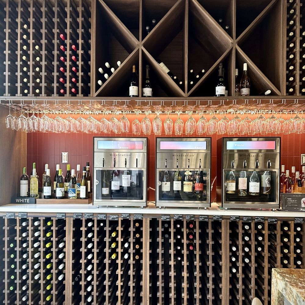 This is the area with the wine machines. You can chose your pour and your wine. This is the area with the wine machines. You can chose your pour and your wine.