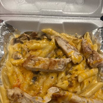 Milwaukee Street Tavern - Momma's Mac & Jack Cheese with grilled Chicken! - American Near Me - Denver, Colorado