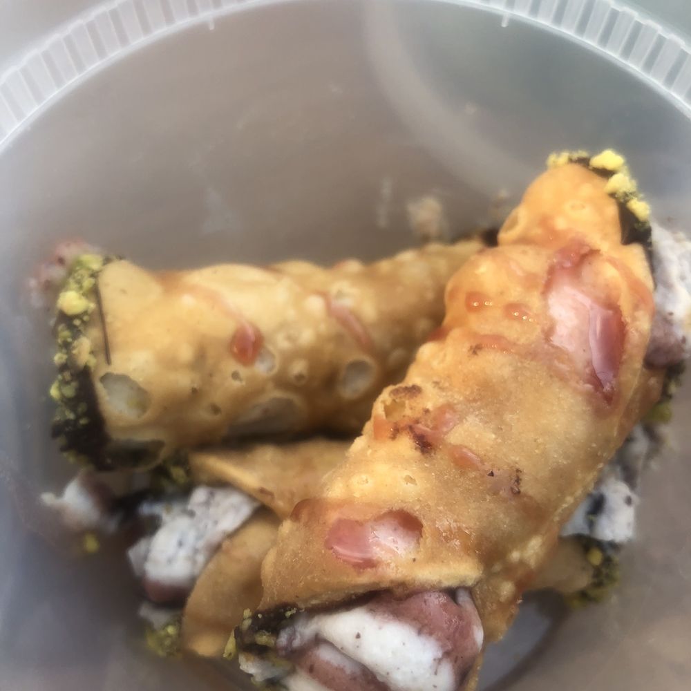 Spumoni Cannoli