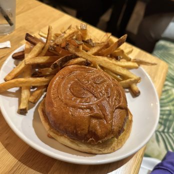 Cafe Con Leche - Kid's cheeseburger - Coffee & Tea Near Me - Wappingers Falls, New York