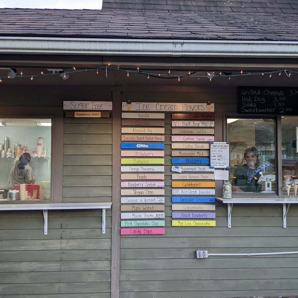 Blueberry Haus - Ordering window - Ice Cream & Frozen Yogurt Near Me - Guilford, Vermont