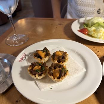 Le Beef - Canapé - French Near Me - Plano, Texas