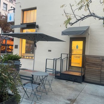 Blue Bottle Coffee - Pasadena - Back patio area. - Coffee & Tea Near Me - Pasadena, California