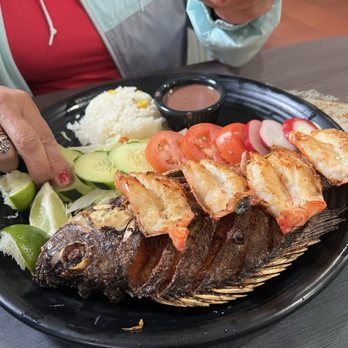 Restaurante Bahia De Jiquilisco - Salvadoran Near Me - Concord, California