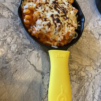 Mac N' Out Macaroni & Cheese - Mambo with chicken - American Near Me - Milford, Connecticut