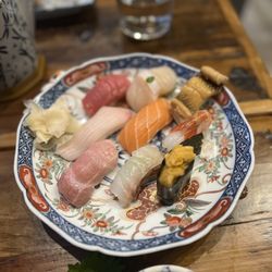 Akizawa Japanese Bistro - 9 piece premium nigiri omakse