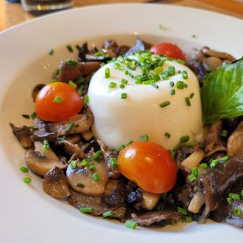 A Modo Mio - Burrata e Funghi - Pizza Near Me - Arlington, Virginia