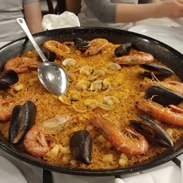 Seafood paella