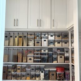 Look how customized this looks for a pantry
