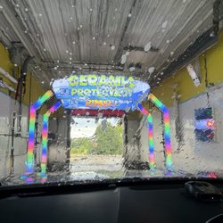 National Carwash - It dropped a little bit of soap and that was it and I sat there for 4-5 mins nothing happened. Car wash suxxxx
