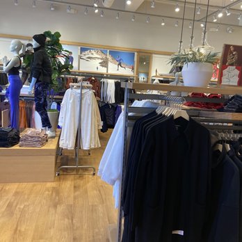Athleta - Women's Clothing Near Me - Studio City,, California