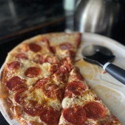 Miners Pizza - Classic pepperoni for da win