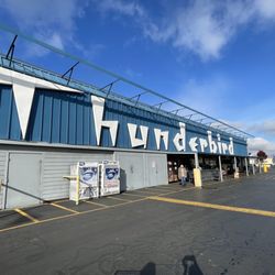 Sherm's Thunderbird Market - Outside view of Thunderbird storefront.
