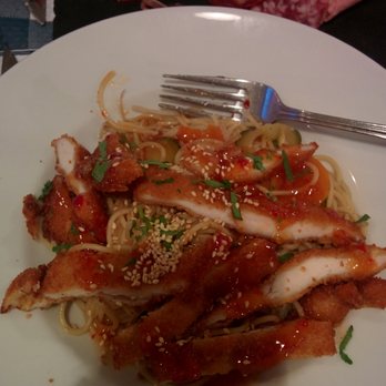 Les Petites Canailles - The Wok-chinese orange chicken with linguine and vegetablea - French Near Me - Paris, 75 Les Petites Canailles - The Wok-chinese orange chicken with linguine and vegetablea - French Near Me - Paris, 75