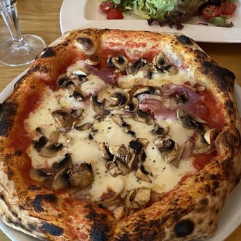 Pizzeria LuNa - Proscuitto cotto e funghi - Pizza Near Me - Berlin, BE Pizzeria LuNa - Proscuitto cotto e funghi - Pizza Near Me - Berlin, BE