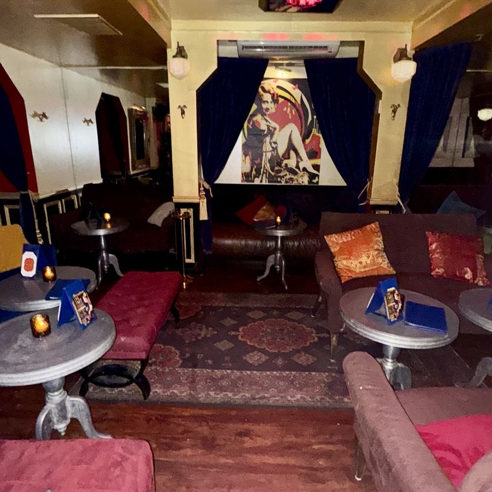 Flute Midtown - Lounges Near Me - New York, New York