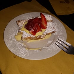 Controcorrente - Cestino di sfoglia con crema chantilly e fragole