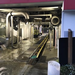 Edmonds Kwick N Kleen Car Wash - The wash bay includes four brushes and large blowers.