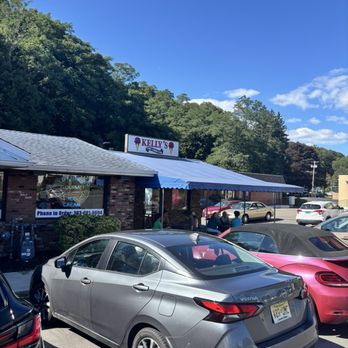 Kelly's Cone Connection - Outside from parking lot - Ice Cream & Frozen Yogurt Near Me - Hamden, Connecticut