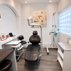 Dentaltek - Implantes Dentales / Drs. Alonsoguerra