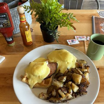Farm Table - Waffle Benedict - Breakfast & Brunch Near Me - Van Nuys, California Farm Table - Waffle Benedict - Breakfast & Brunch Near Me - Van Nuys, California