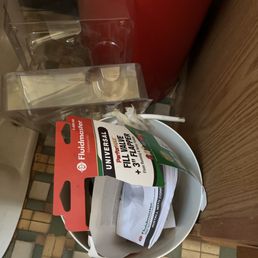 Packaging and old parts. Packaging and old parts.