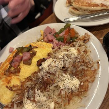 Denny's - Diners Near Me - Happy Valley, Oregon