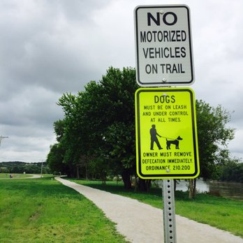 Platte Landing Park - Yes, people follow the rule very well, hardly see anyone walking dog on trail, they go straight to dog park.  9/08/2016 - Parks Near Me - Parkville, Missouri