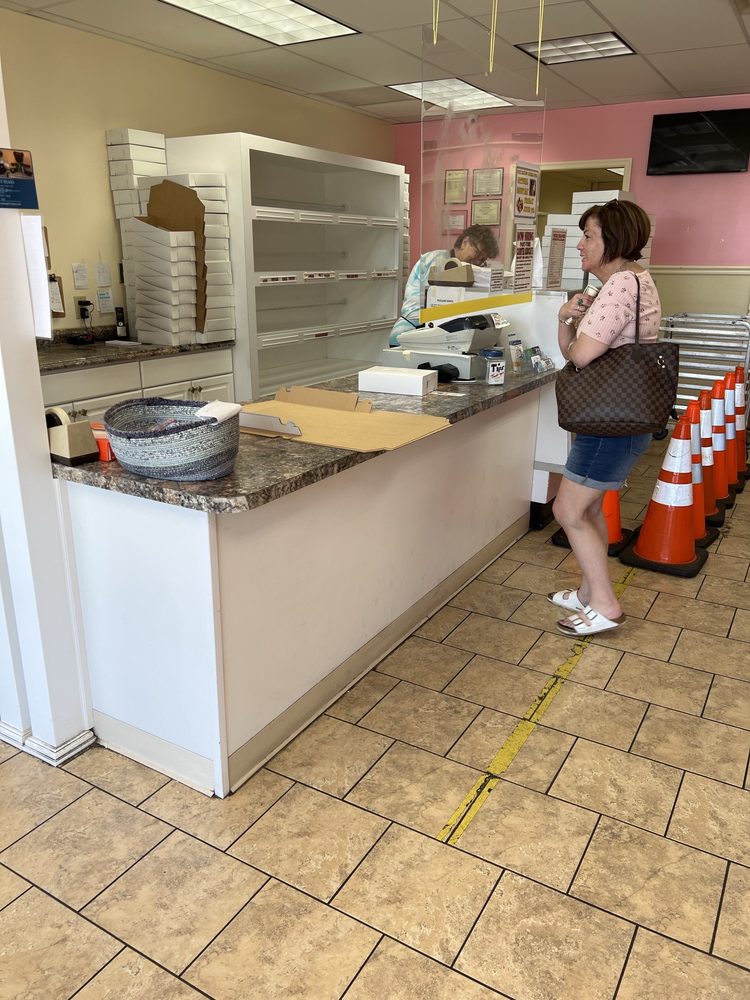 SUZY JO DONUTS Updated October 2024 29 Photos & 35 Reviews 205