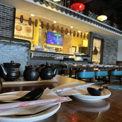 Master Noodle - Edina - Restaurant interior