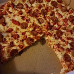 Large pizza w tandoori chicken and italian sausage
