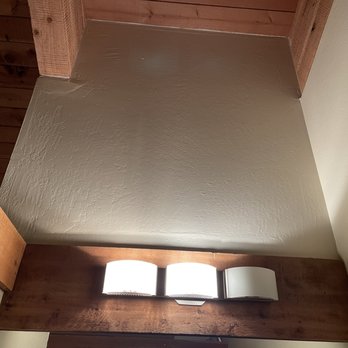 Northstar Lodging: Condominiums - Missing lightbulb. - Condominiums Near Me - Truckee, California Northstar Lodging: Condominiums - Missing lightbulb. - Condominiums Near Me - Truckee, California