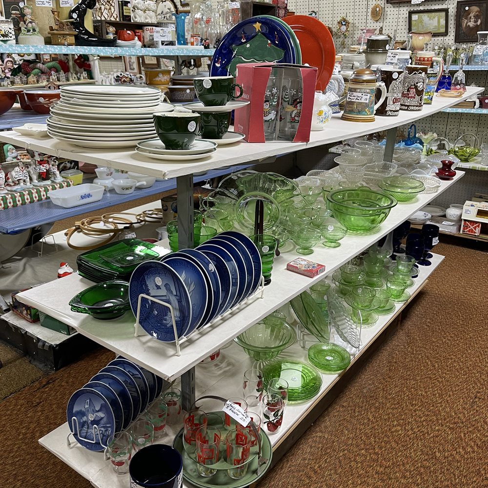 Columbus Antique Mall - Shelf - Antiques Near Me - Columbus, Wisconsin Columbus Antique Mall - Shelf - Antiques Near Me - Columbus, Wisconsin