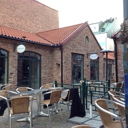 Espresso House - Cozy back yard, perfect during summer...