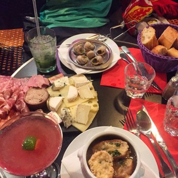 Au Cœur du Marais - Escargot, charcuterie board, French onion soup, cosmopolitan and a mojito! - Cafes Near Me - Paris, 75