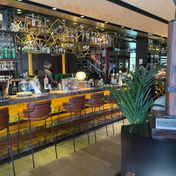 Urrechu Velázquez - Bar area - Mediterranean Near Me - Madrid, M