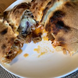 Jour Pizza - Ciao Ciao Calzone (tomato sauce, cheese, kebab meat, mushrooms, garlic, onion)