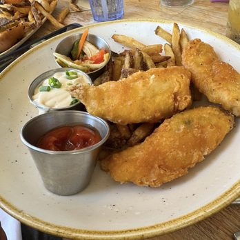 Monkeypod Kitchen - Pete's Fresh Fish & Chips - New American Near Me - Lahaina, Hawaii