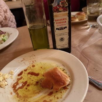 Carmine's On Penn - Garlic rolls with olive oil and balsamic - Italian Near Me - Denver, Colorado