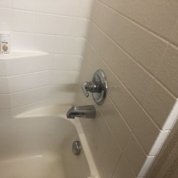 Inn on Barons Creek - Shower - Hotels Near Me - Fredericksburg, Texas